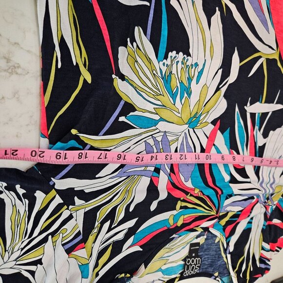 Clara SunWoo Floral Tunic Top Asymmetric Hem Medium Flowy 3/4 Sleeve Black - Picture 7 of 9